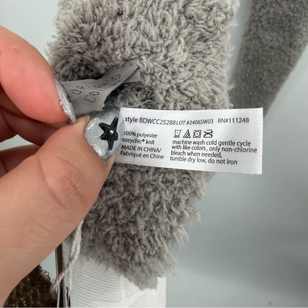 NWT Barefoot Dreams Gray Cozy Chic Scarf